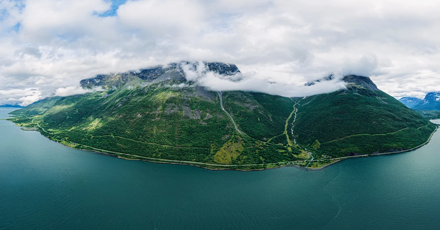 Preview image of a 360° photograph of the Lyngen Alps in Norway
