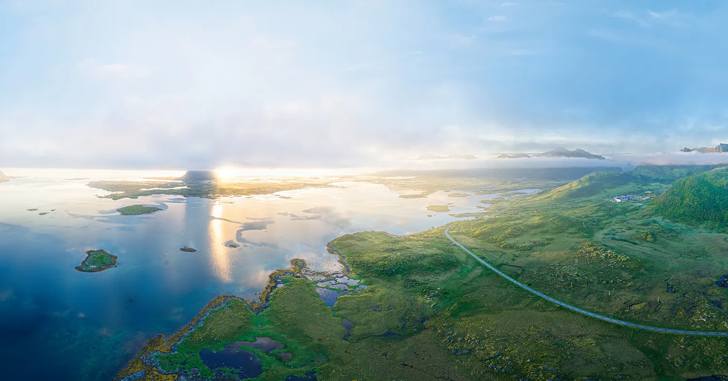 Forhåndsvisning av 360°-fotografi av en lys morgen over fjorden, Lofoten, Norge