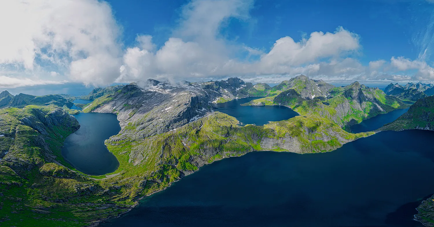 Forhåndsvisning av 360°-fotografi over vann omkranset av fjelltopper, Lofoten, Norge